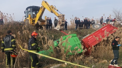 Denizli'de devrilen traktörün sürücüsü hayatını kaybetti