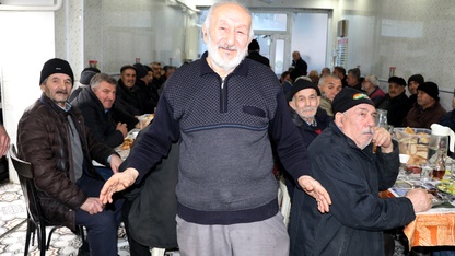 Kütahyalı lokantacı 51 yıldır ramazanda her gün 120 kişilik iftar sofrası kuruyor