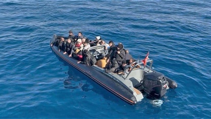 İzmir açıklarında 28 düzensiz göçmen yakalandı