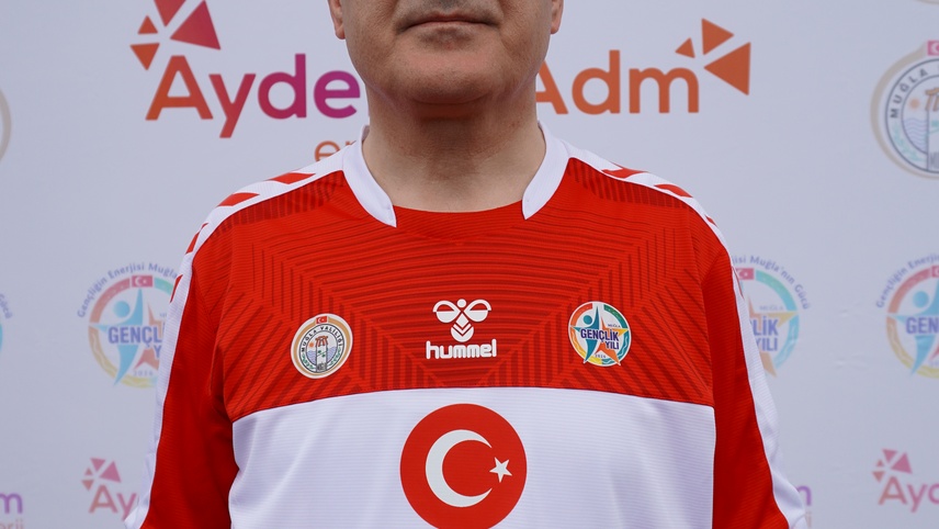 Muğla'da "Şöhretler ve Gençler Karması Futbol Müsabakası" yapıldı