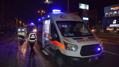 Manisa'da otomobil ile motosikletin çarpıştığı kazada biri ağır 2 kişi yaralandı