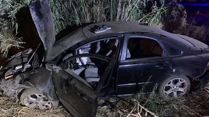 Ödemiş'te şarampole devrilen otomobildeki 2 kişi yaralandı