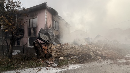 Kütahya'da yanan 2 katlı ev kullanılamaz hale geldi