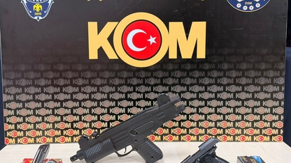 İzmir'de 14 yıl 22 gün kesinleşmiş hapis cezasıyla aranan suç örgütü üyesi yakalandı