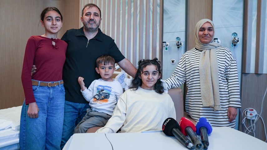 İki yıldır beklediği nakil haberini Kars'ta alan genç kız, zamanla yarışla yeni karaciğerine kavuştu