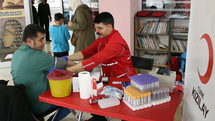 Denizli'de ilkokulda kan bağışı etkinliği düzenlendi