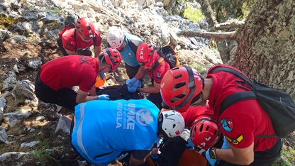 Fethiye'de kayalık alana düşen Alman yamaç paraşütü pilotu hayatını kaybetti