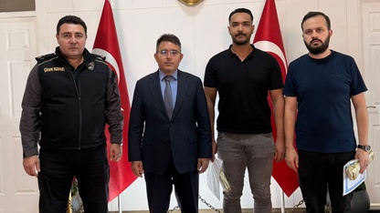 Marmaris'te bir kadını silahlı saldırıdan kurtaran polislere teşekkür belgesi verildi