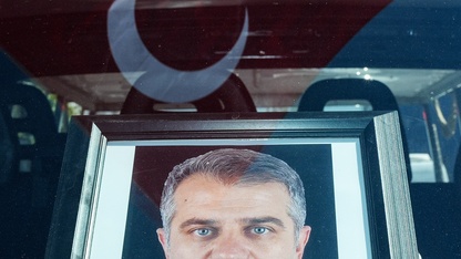 İzmir'de polis merkezine silahlı saldırıda şehit polisler son yolculuğuna uğurlandı