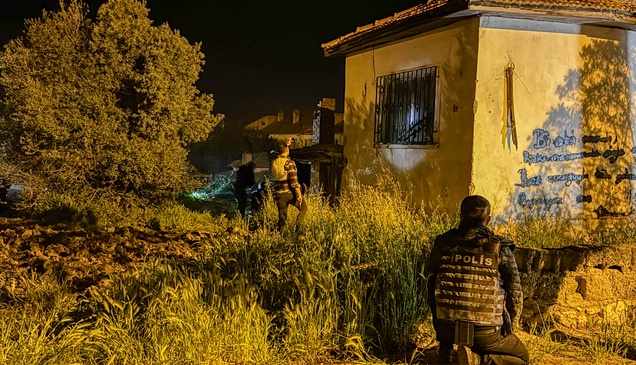 Uşak'ta polis ekibine silahlı saldırı