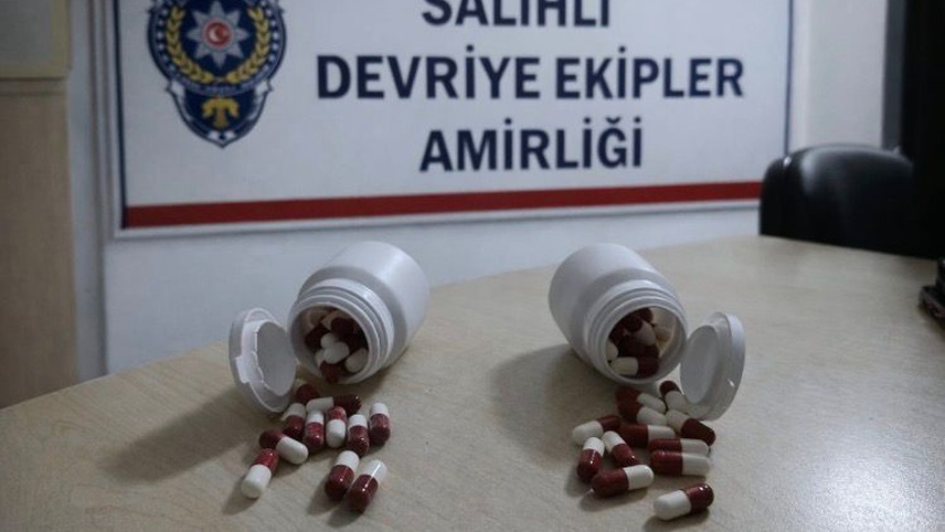 Salihli'de uyuşturucuyla yakalanan 2 şüpheli gözaltına alındı