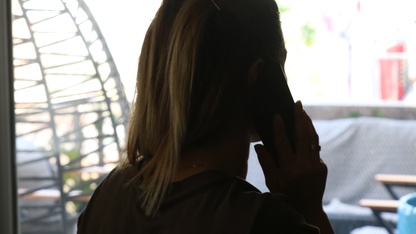 Ev hanımlarını dolandıran şebeke üyeleri, mağdurları sahte belgeyle tehdit etmiş