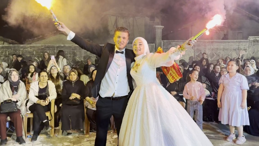 Kütahya'da fanatik çiftin düğünü şampiyonluk kutlamasına dönüştü