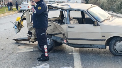 Aydın'da 2 otomobilin çarpıştığı kazada 10 kişi yaralandı