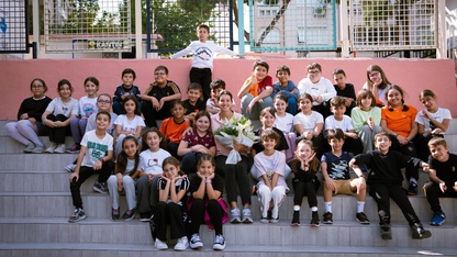 İpek Soylu, İzmir'de ilkokul öğrencileriyle tenis oynadı