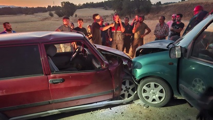 Kütahya'da otomobil ile hafif ticari araç çarpıştı, 2 kişi öldü 