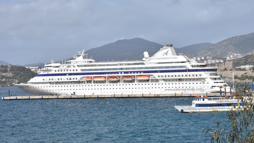 Bodrum'a sezonun ilk kruvaziyeri geldi