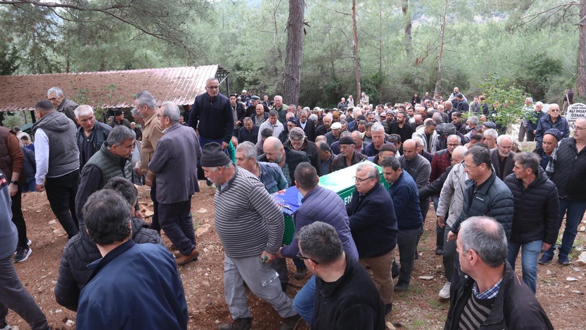 Fethiye'de trafik kazasında hayatını kaybeden babaanne ve torunu toprağa verildi