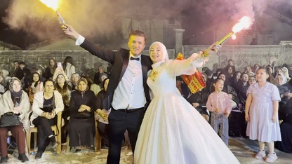 Kütahya'da fanatik çiftin düğünü şampiyonluk kutlamasına dönüştü