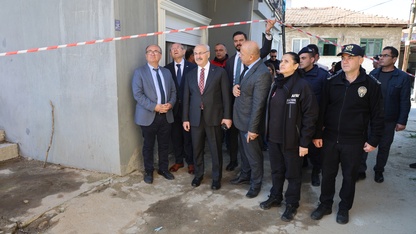 Denizli Valisi Köşger depremin yaşandığı Buldan'da incelemelerde bulundu: