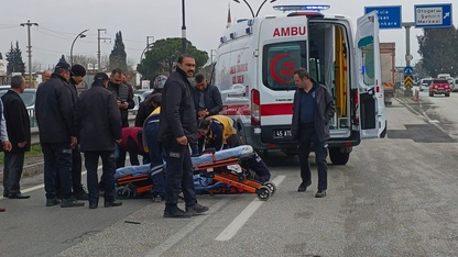 Manisa'da minibüsün çarptığı yaya yaralandı