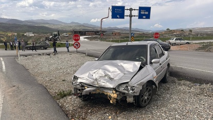 Kütahya'da iki otomobilin çarpıştığı kazada 1 kişi yaralandı