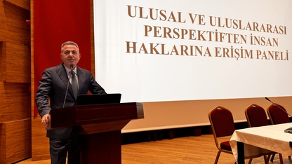 İzmir'de "Ulusal ve Uluslararası Perspektiften İnsan Haklarına Erişim" konulu panel düzenlendi