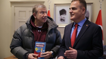 Eski milli futbolcu Tanju Çolak, Muğla Valisi Akbıyık'ı ziyaret etti