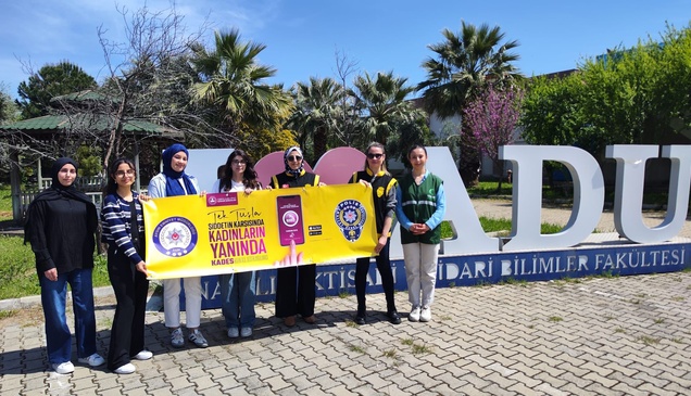 Aydın'da polisler, üniversite öğrencilerine KADES'i anlattı