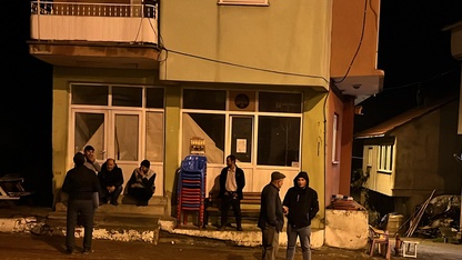 Kütahya'da köylüler artçı depremler nedeniyle geceyi dışarıda geçiriyor