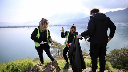 Fethiye'de gönüllülerin katılımıyla çevre temizliği yapıldı