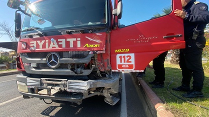 Aydın'da itfaiye aracıyla çarpışan hafif ticari araçtaki kişi yaralandı