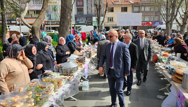 Afyonkarahisar’da hayır çarşısı kuruldu