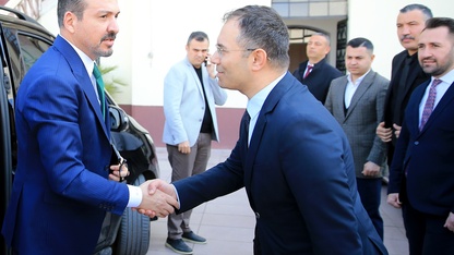 AK Parti Genel Başkan Yardımcısı Zorlu, Manisa'da AK Parti İl Başkanlığını ziyaret etti: