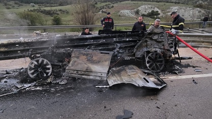 Afyonkarahisar'da bariyerlere çarpan otomobildeki 1 kişi öldü, 1 kişi yaralandı
