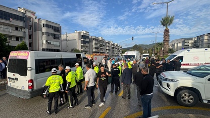 Aydın'da iki minibüsün çarpışması sonucu 6 kişi yaralandı