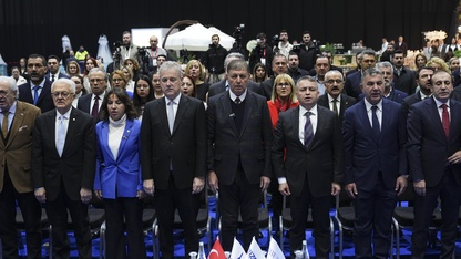 Gelinlik sektörü İzmir'de düzenlenen fuarda buluştu