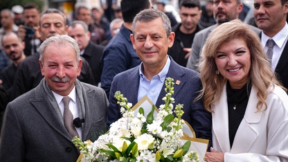 CHP Genel Başkanı Özel'den Salihli'de belediye ve partisinin ilçe başkanlığına ziyaret