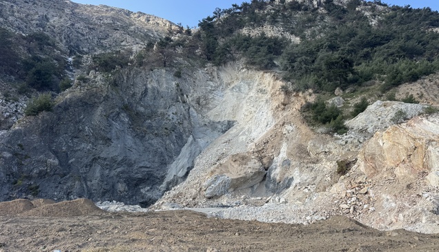 Aydın'da toprak kayması cep telefonu kamerasıyla kaydedildi