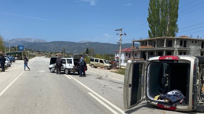 Muğla'da iki otomobilin çarpıştığı kazada 5 kişi yaralandı