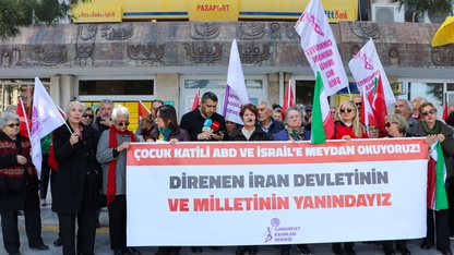 İzmir'de kadınlardan ABD ve İsrail’in İran'a yönelik saldırılarına tepki