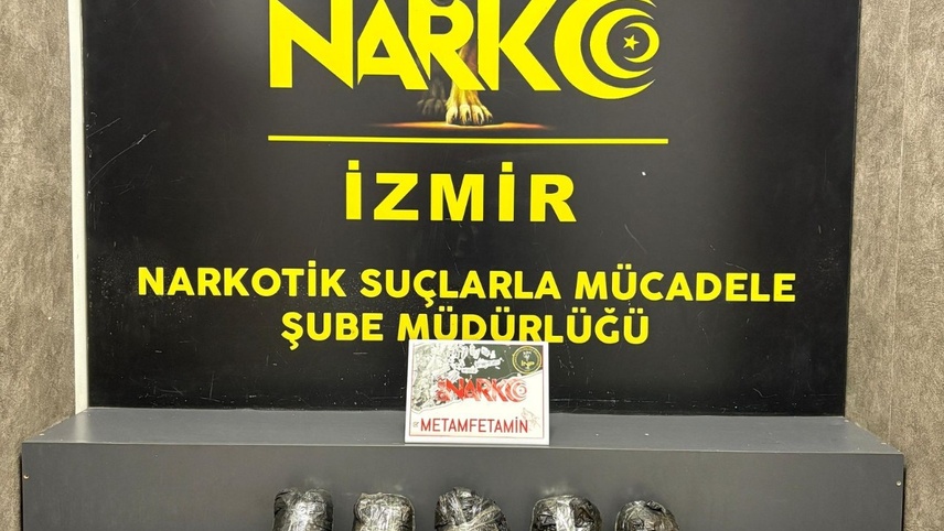 İzmir'de narkotik köpeğinin tepki verdiği araçta 10 kilogram uyuşturucu bulundu