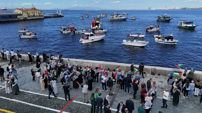 İzmir'de Filistin ile Küresel Sumud Filosu'na denizden destek
