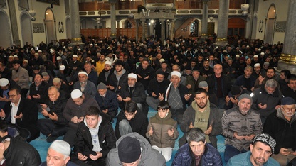 Kütahya’da vatandaşlar sabah namazında buluşarak Gazze ve Doğu Türkistan için dua etti