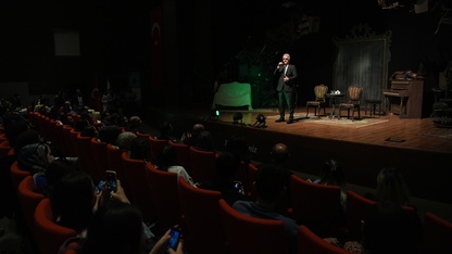 Devlet Tiyatroları Genel Müdürü Karadağlı, İzmir'de üniversite öğrencileriyle buluştu: