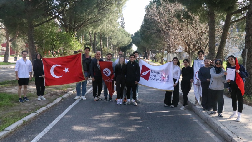 İKÇÜ'lü öğrenciler, su krizine dikkati çekmek için farkındalık koşusu düzenledi