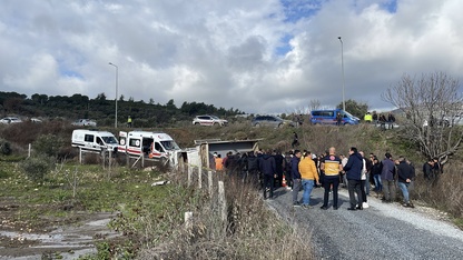 Aydın'da şarampole devrilen kamyondaki 1 kişi öldü, 2 kişi yaralandı