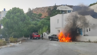Datça'da park halindeki otomobil yandı