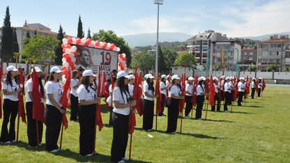 Manisa'nın ilçelerinde Atatürk'ü Anma, Gençlik ve Spor Bayramı kutlandı