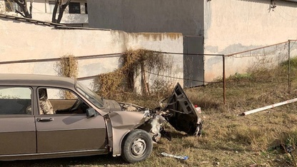 Manisa'da hemzemin geçitte trenin çarptığı otomobilin sürücüsü yaralandı